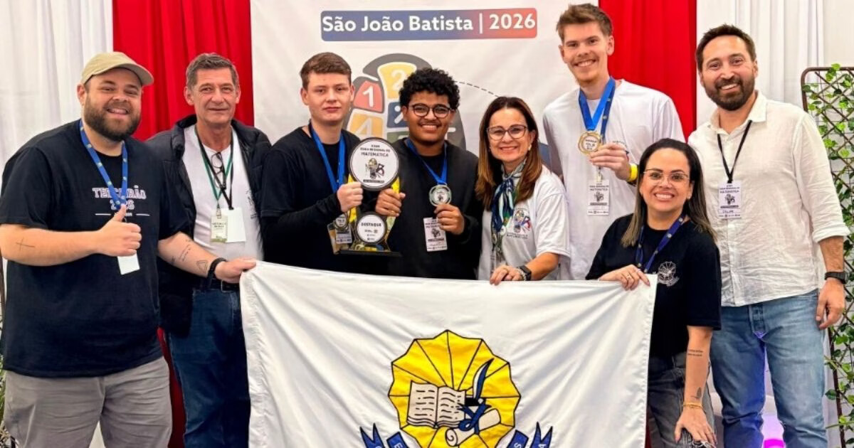 Jogo desenvolvido por alunos de escola de Guabiruba vence categoria em feira regional de matemática