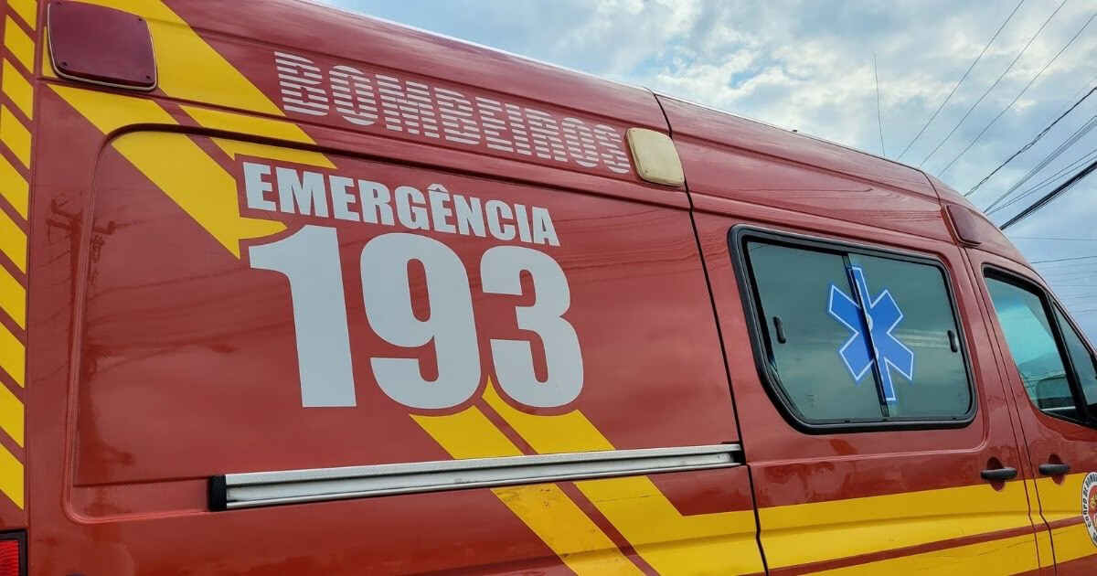 Acidente entre carro e moto deixa três feridos em rodovia de Brusque