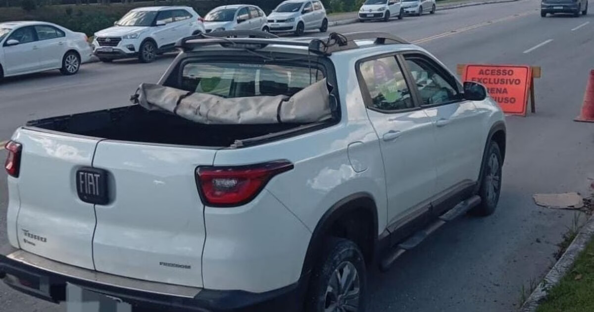 Carro com mais de R$ 14 mil em débitos é apreendido em Brusque