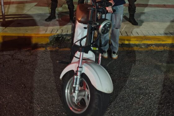Scooter elétrica furtada é encontrada abandonada na Rua 2448 e recuperada pela ROMU