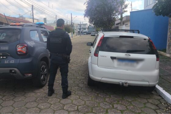 Ford Fiesta furtado é localizado estacionado na Rua 910 e devolvido aos proprietários