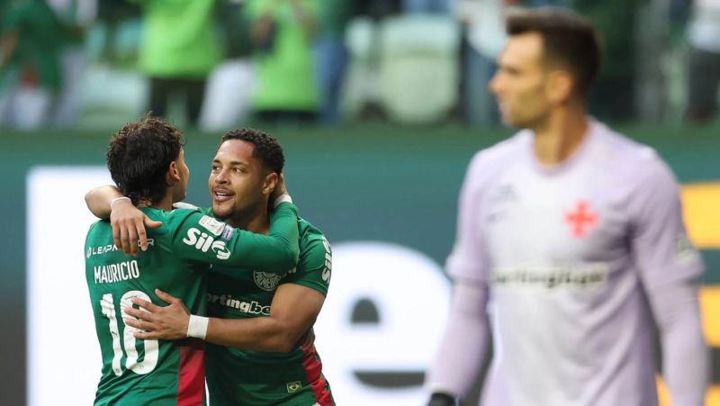 Palmeiras goleia o Vasco e abre vantagem na liderança