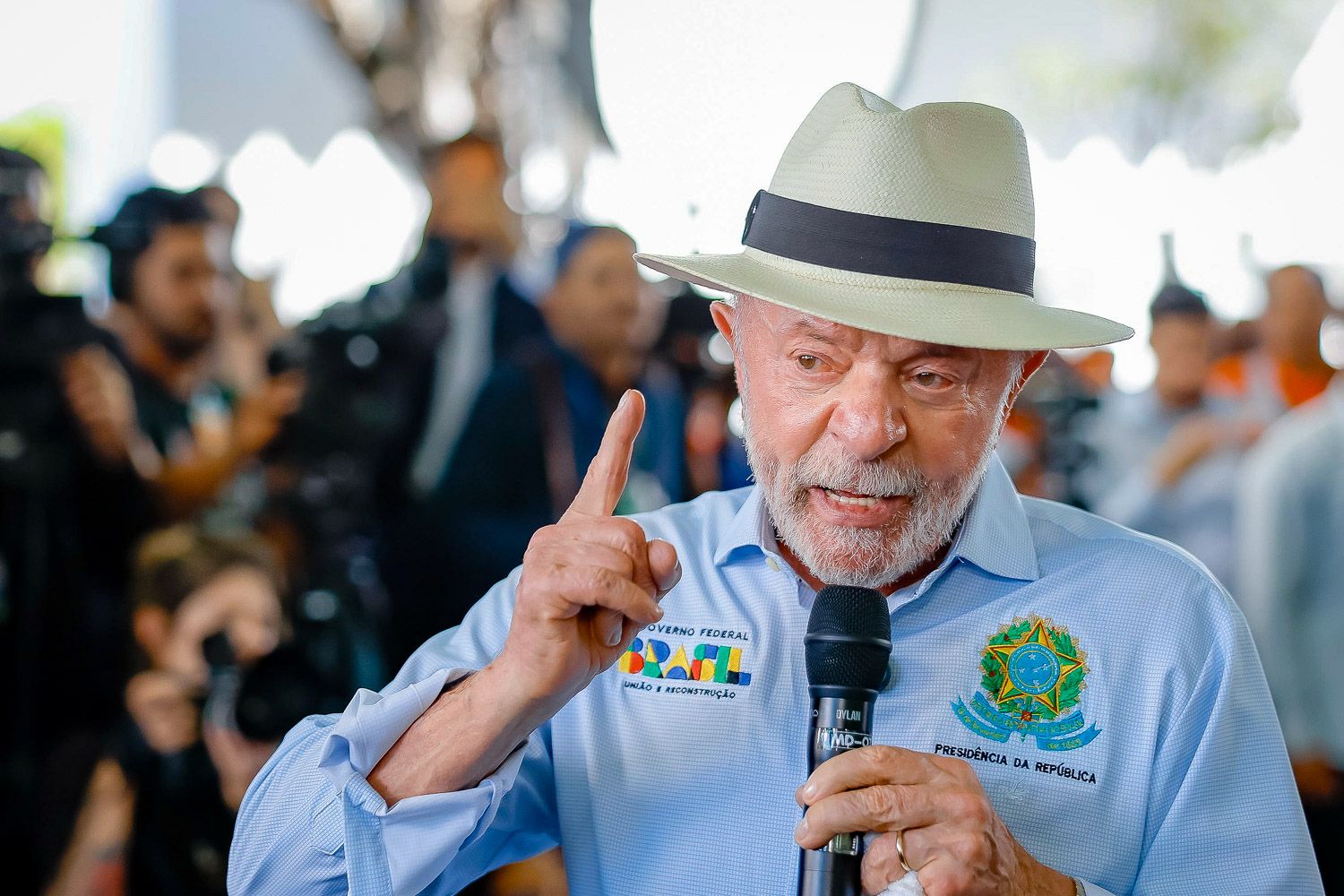 Lula diz que que ninguém está acima da lei e que Lulinha precisa se defender