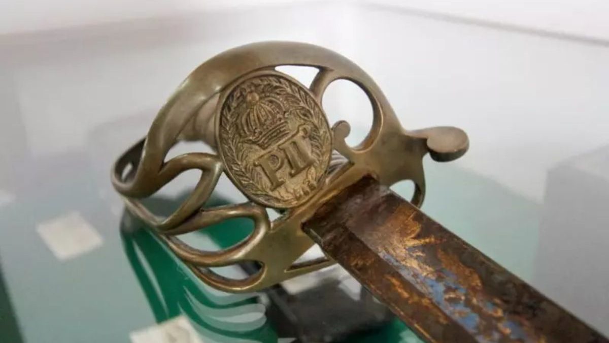 ‘Espada de Dom Pedro II’: saiba onde está a relíquia imperial presenteada à coronel durante visita do monarca à SC