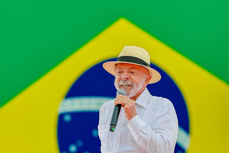 Fim da taxa das blusinhas será anunciado na quarta-feira, diz Lula