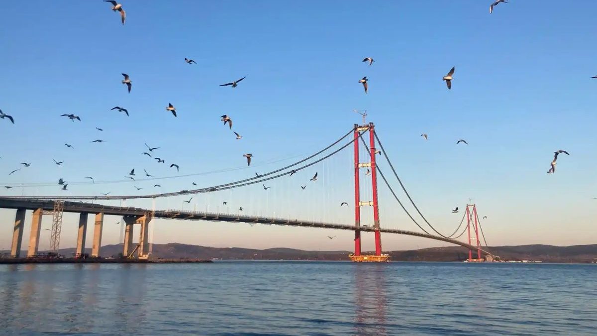 Custando quase R$ 14 bilhões, a maior ponte suspensa do mundo tem 2 mil metros, liga dois continentes em 6 minutos e deixa a ponte Hercílio Luz no ‘chinelo’