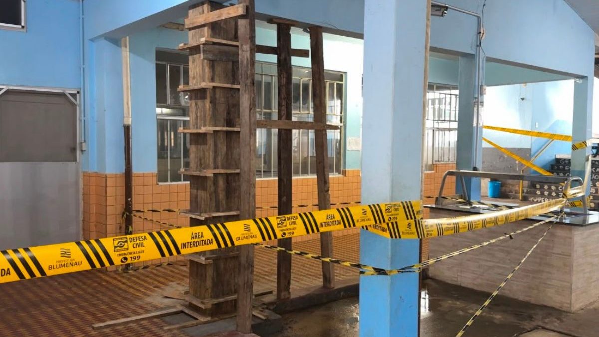 Escola com 900 alunos que teve cozinha e sala interditadas por problemas estruturais passará por megareforma em Blumenau