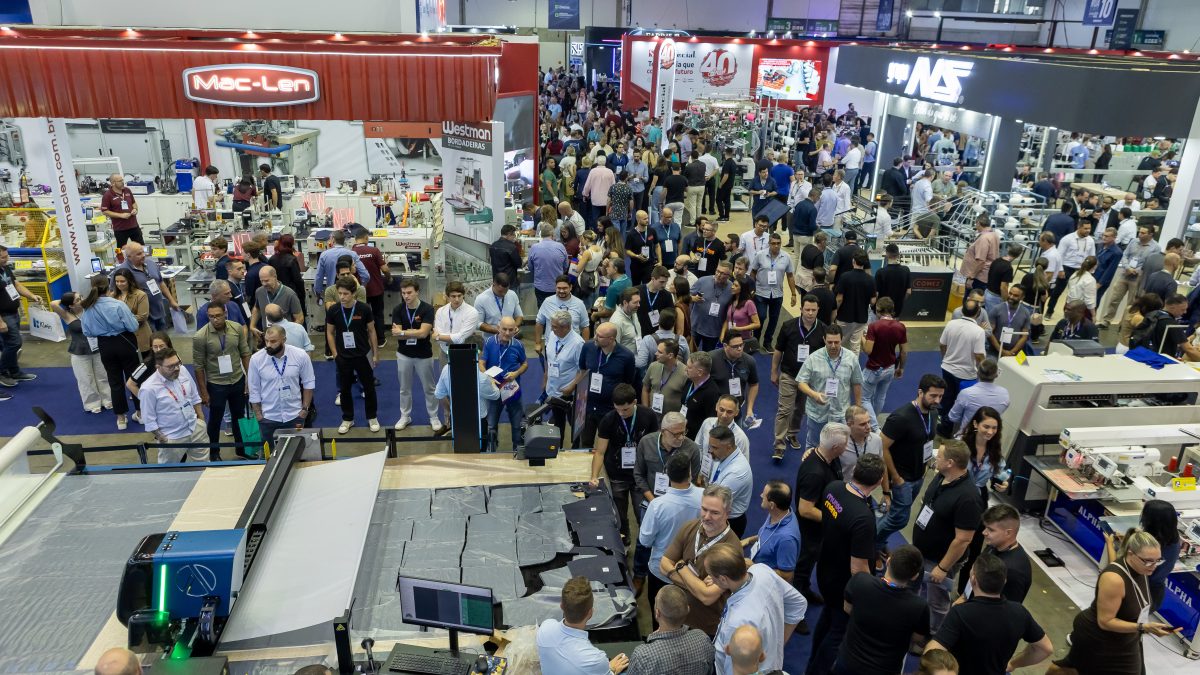 Megafeira transforma Blumenau em vitrine mundial da indústria têxtil, reúne empresas de 72 países e supera 100 mil visitantes