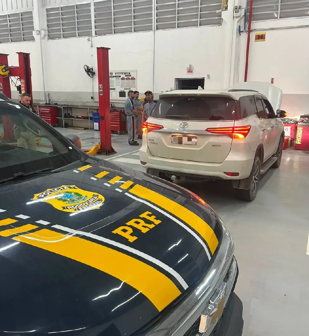 Caminhonete furtada e clonada é recuperada pela PRF na BR-470
