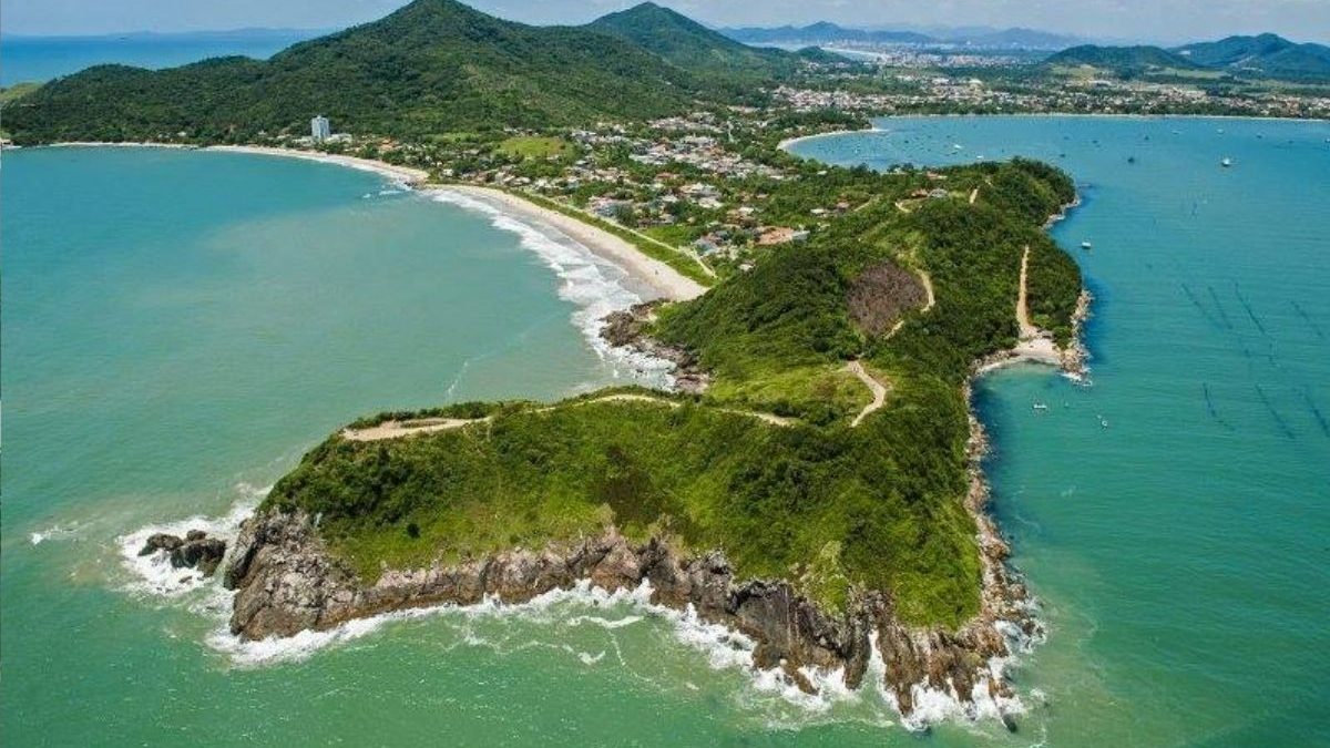 Lugar paradisíaco, cartão-postal do litoral de SC guarda história sombria ligada à caça de baleias