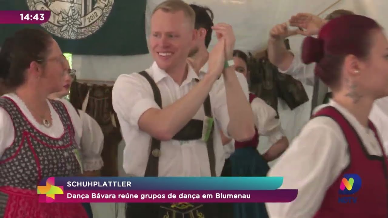 Schuhplattler: Dança Bávara reúne grupos de dança em Blumenau