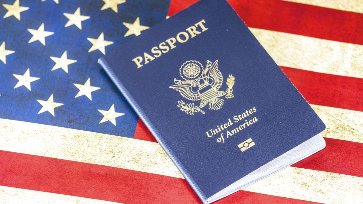 Trump amplia ofensiva contra imigração e prepara revogação em massa de vistos de turismo e negócios