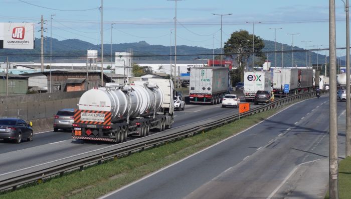 BR 101 entre Itajaí e Balneário Camboriú está congestionado