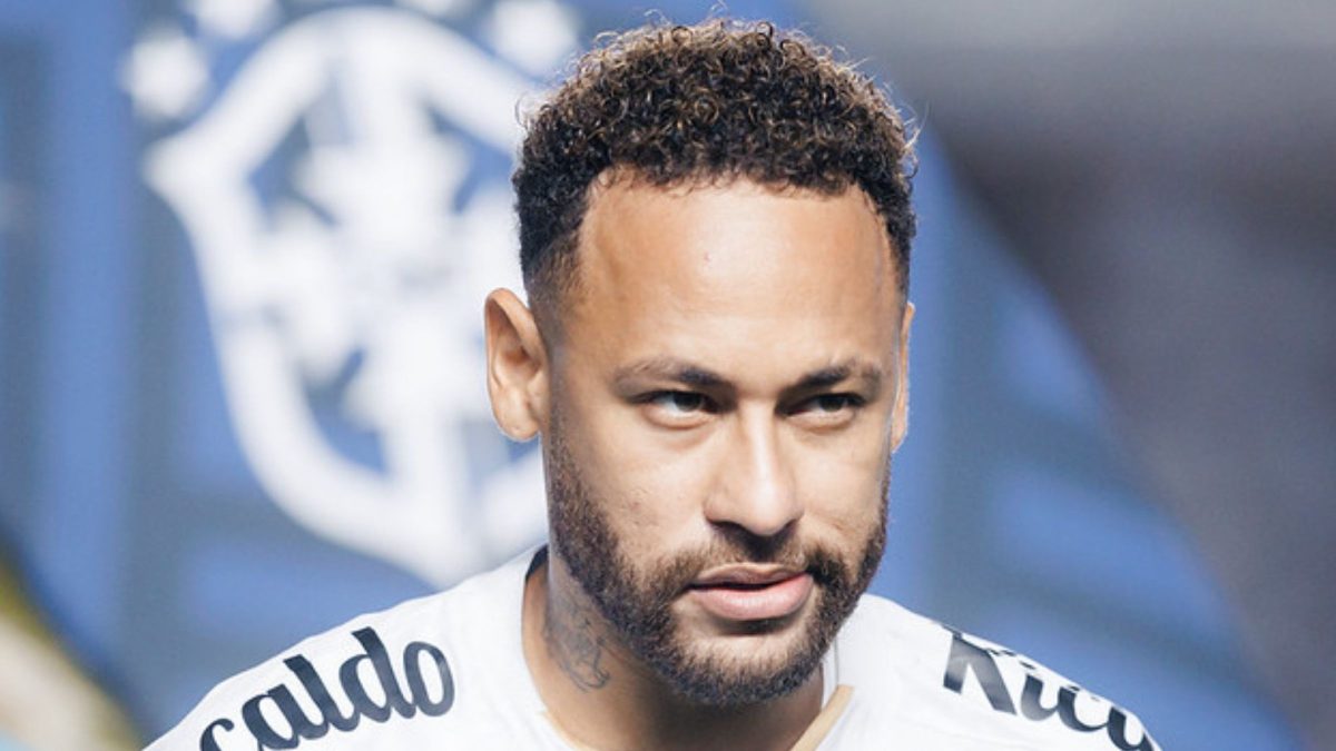 ‘Ele não me dribla’: Neymar é chamado de ‘lento’ após aceitar desafio de jornalista de 69 anos