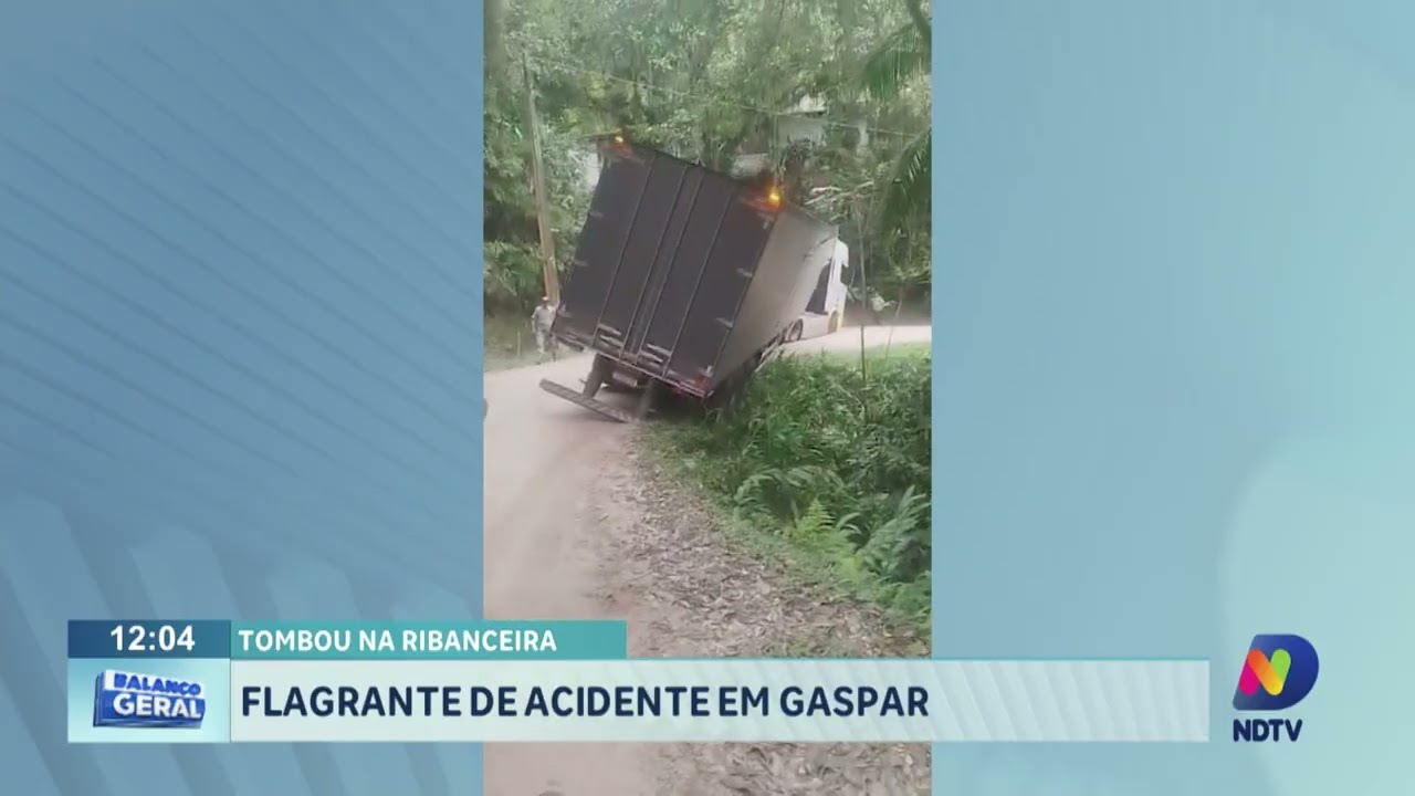 Tombou na ribanceira: flagrante de acidente em Gaspar