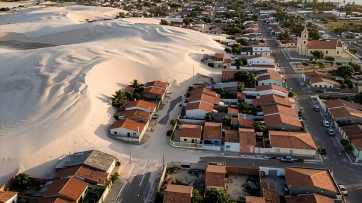 Onde fica a cidade com menos de 10 mil habitantes que luta contra ‘montanhas de areia’ que avançam sobre casas e já custaram milhões em contenção