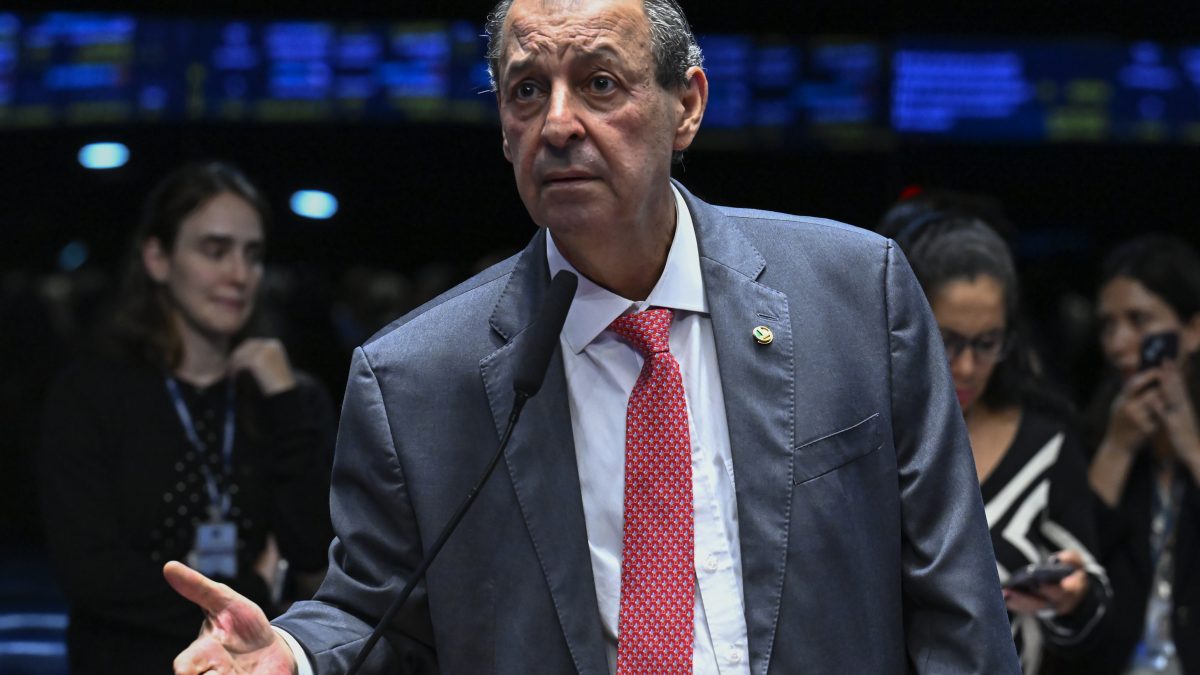 Omar Aziz afirma que não mexerá no texto que trata sobre o fim da escala 6×1