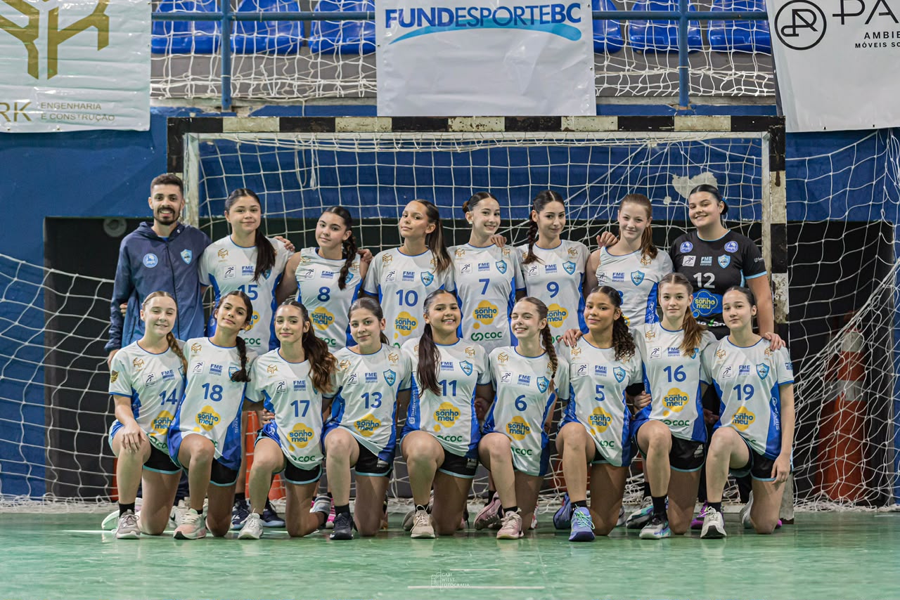 Handebol feminino da FME vence dois jogos e garante vaga na fase final da Liga SC