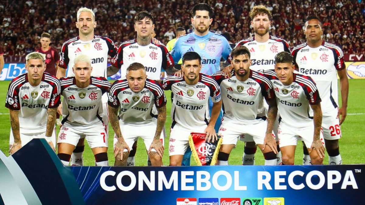 Atacante multicampeão do Flamengo rebate torcedor após ser chamado de ‘bagre’: ‘Tu que é craque’