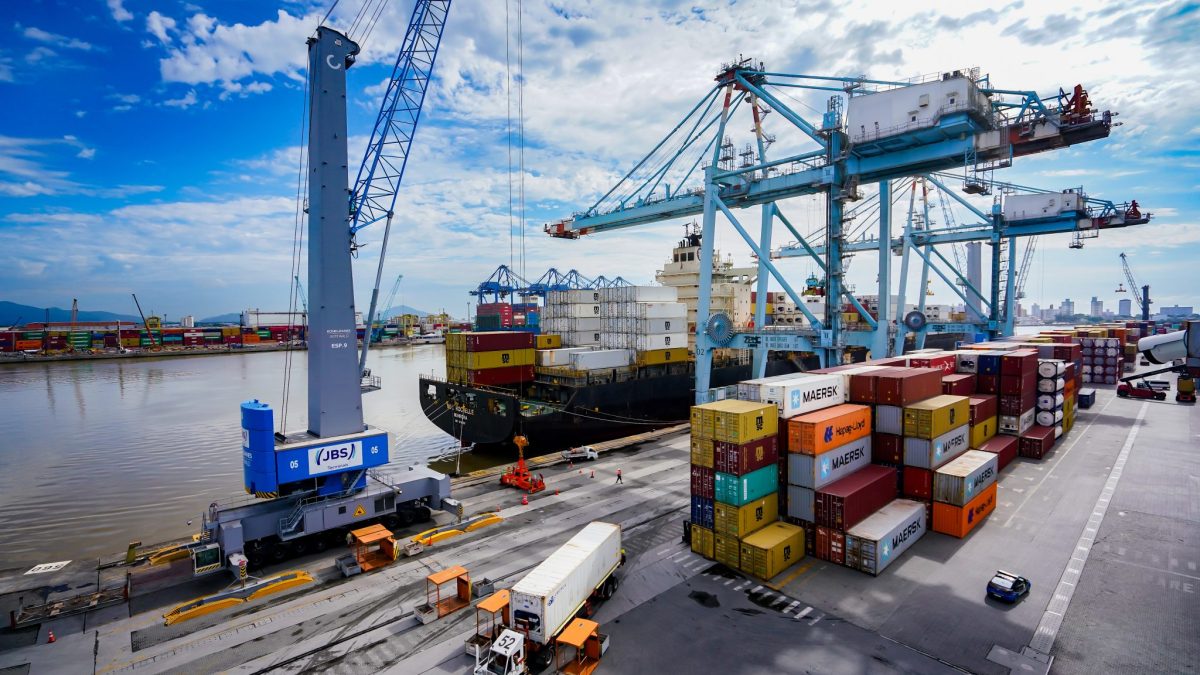 Governo muda regra para salvar empresas afetadas por tarifaço dos Estados Unidos e prorroga prazo para pagamento de tributos de exportação