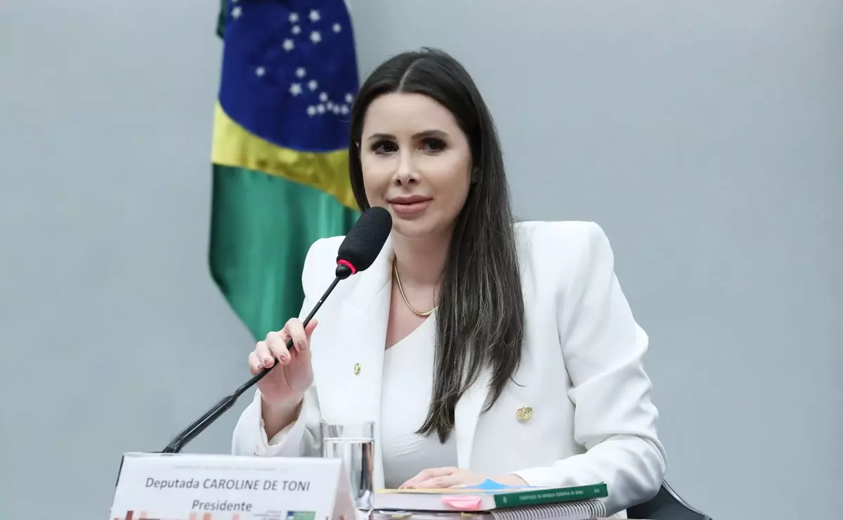 Patrimônio de Carol De Toni mais que dobra e chega a R$ 1,4 milhão antes da disputa ao Senado em SC