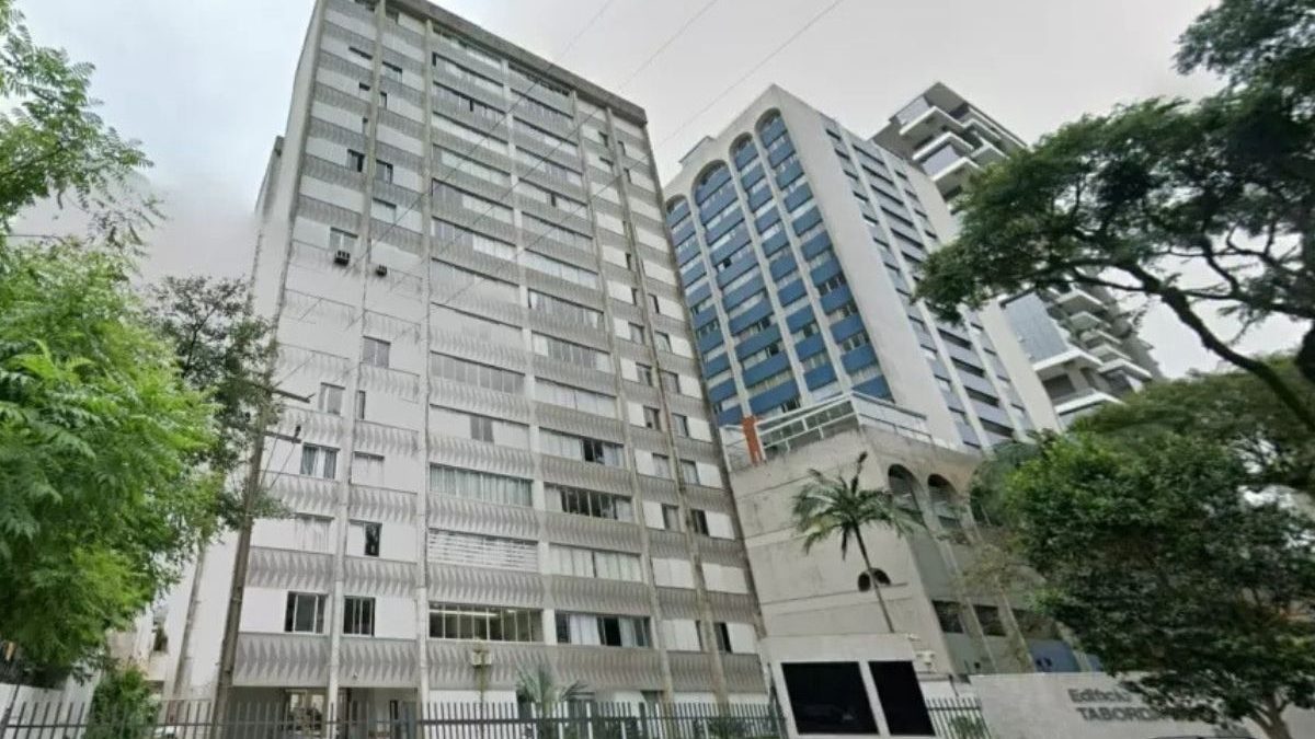 Pai, mãe e filho são encontrados mortos em apartamento de Curitiba após vizinhos sentirem mau cheiro