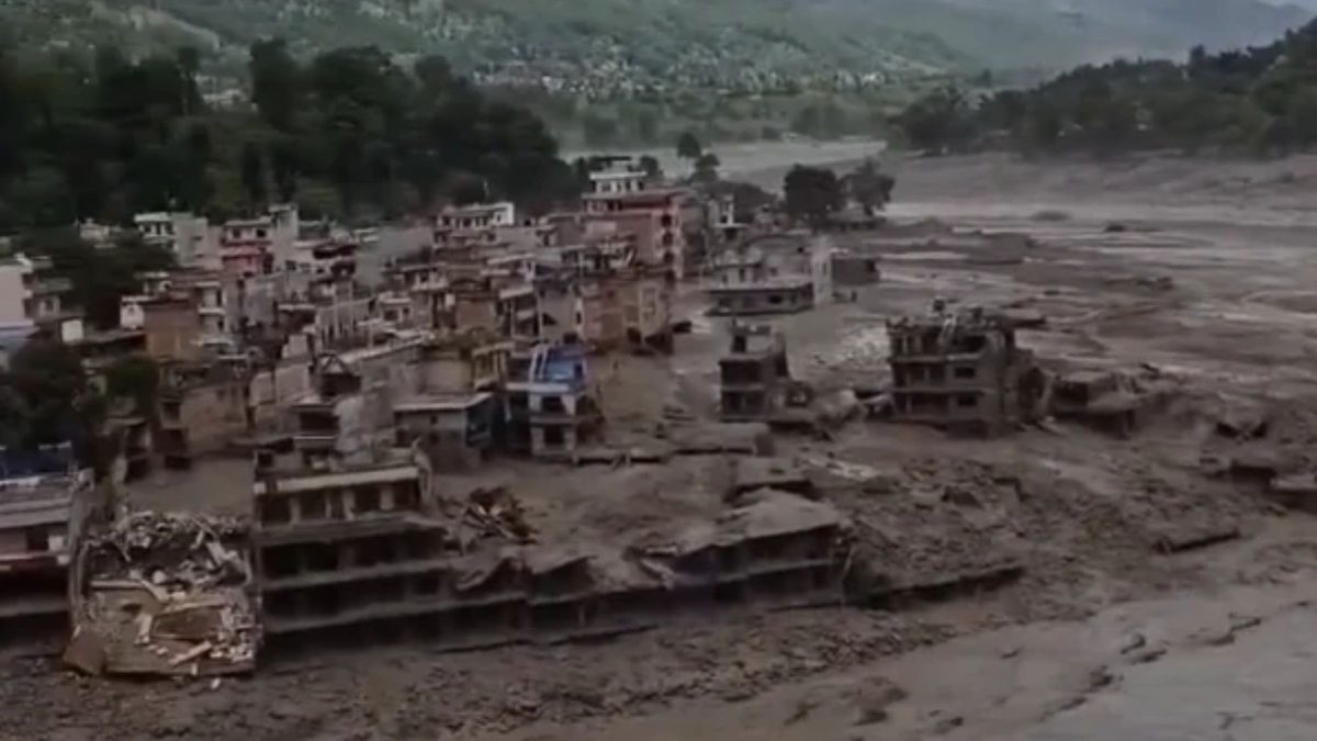 Enxurrada repentina deixa ao menos 18 mortos e centenas de desaparecidos no Nepal; imagens impressionantes mostram força da correnteza