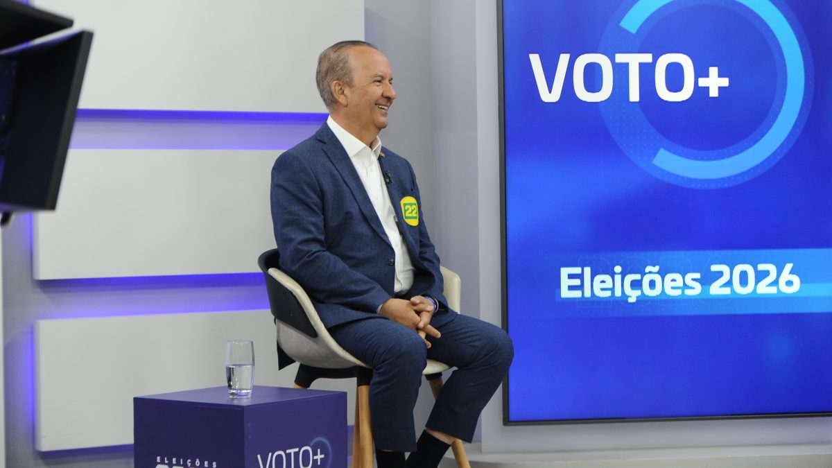 Jorginho Mello segue em primeiro lugar nas intenções de voto ao governo catarinense e mantém projeção de eleição em primeiro turno