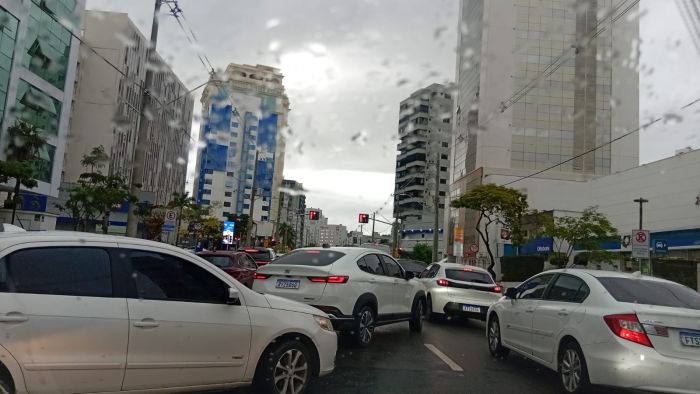 Centro de Itajaí está com trânsito pesado nesta manhã