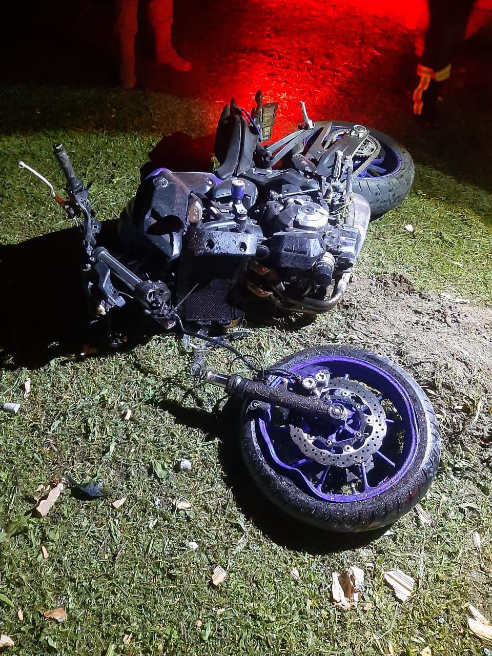 Motociclista fere-se ao colidir com muro em Três Barras |