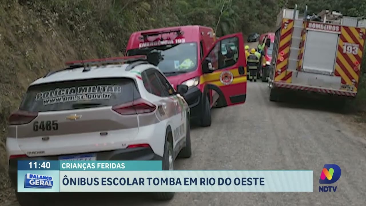 Ônibus escolar tomba em Rio do Oeste.