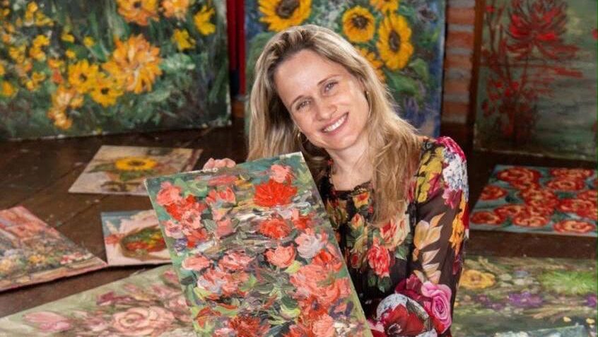 Exposição de Fabrícia Gonçalves reúne flores, memórias e novos caminhos