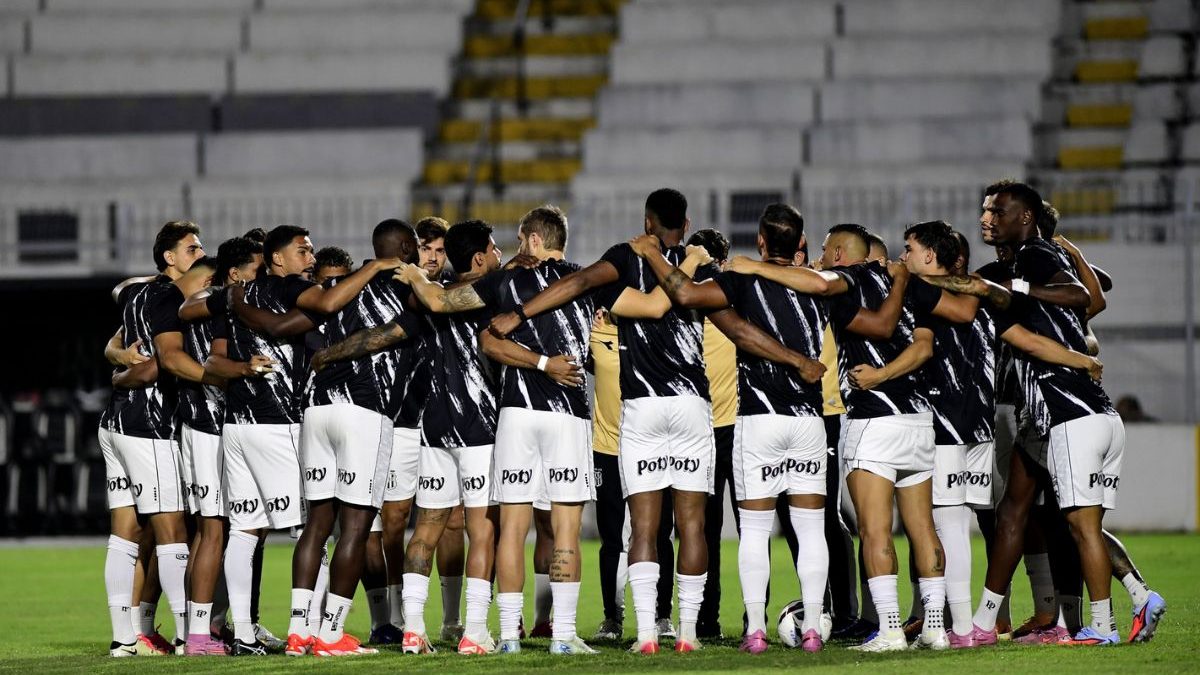 Atual campeão da Série C vive caos e jogadores entram em greve por até seis meses de salários atrasados; entenda