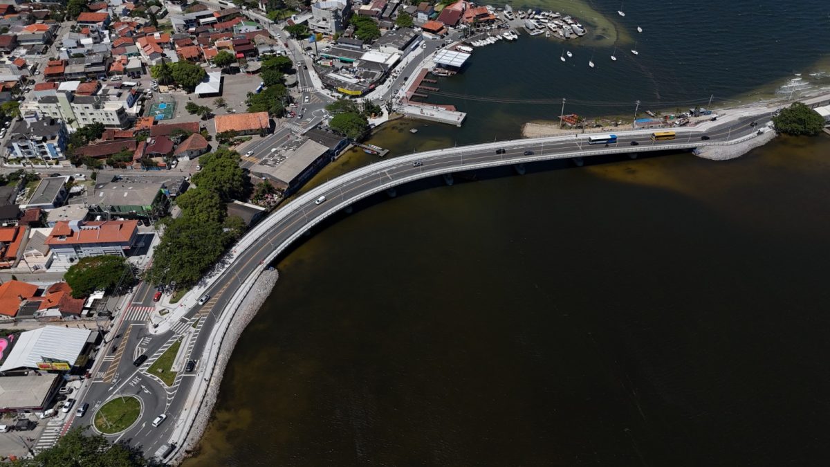 Com 1 ano de funcionamento e viagens 15% mais rápidas, nova ponte da Lagoa desafoga trânsito em Florianópolis, mas verão ainda é desafio na região