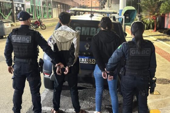 Casal de 19 anos é preso por tráfico na faixa de areia da Praia Central