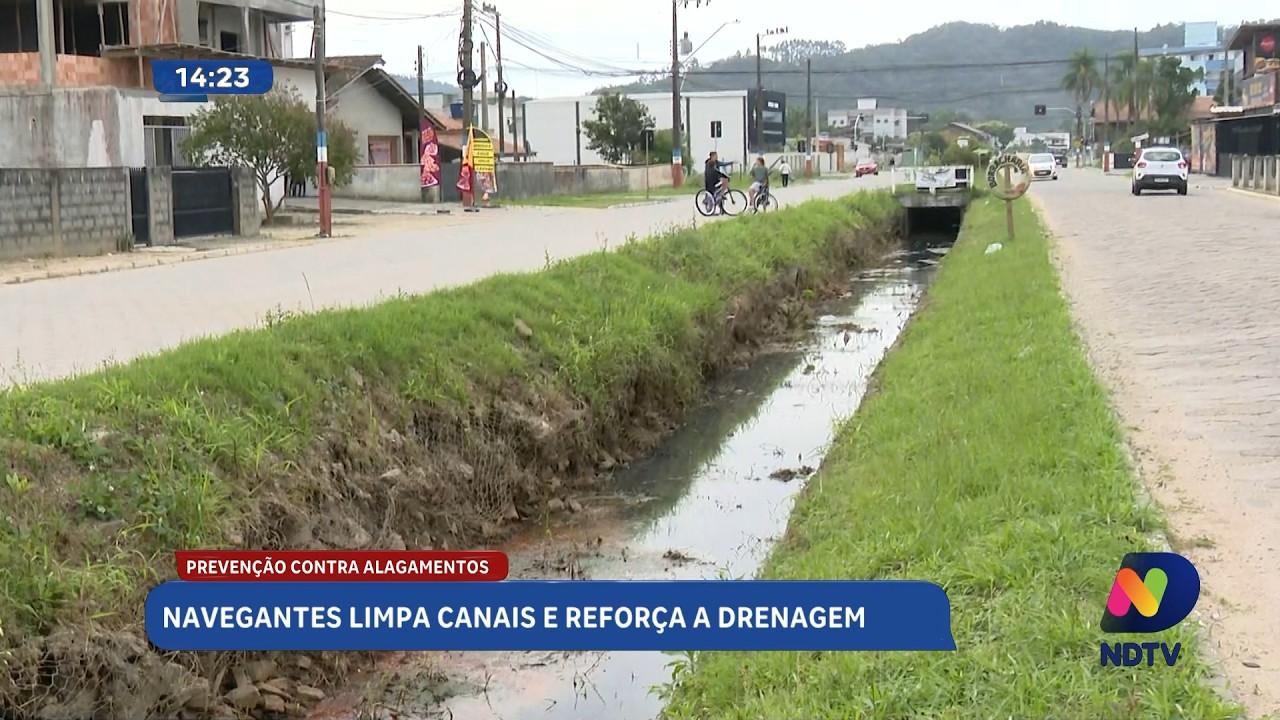 Navegantes limpa canais e reforça drenagem para evitar alagamentos