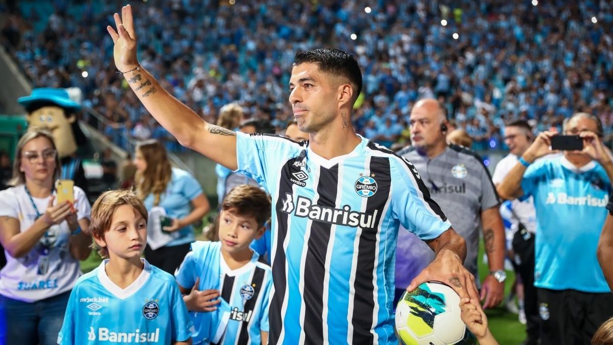 Luís Suárez cobra dívida do Grêmio após erro de cálculo durante rescisão contratual; entenda