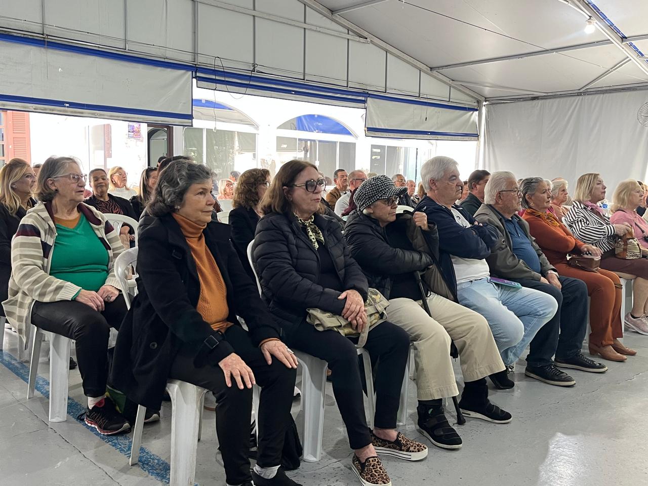 Idosos participam do 1º Encontro de Valorização e Cuidado à Pessoa Idosa em BC