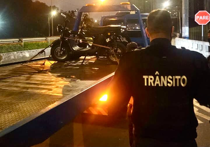 Após fuga, Agentes de Trânsito removem autopropelidos e bicicleta em Balneário Camboriú |