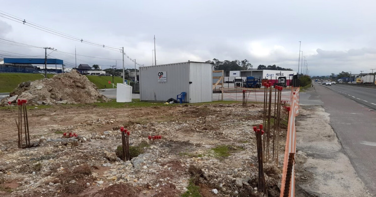 Passarela começa a ser construída na rodovia Antônio Heil