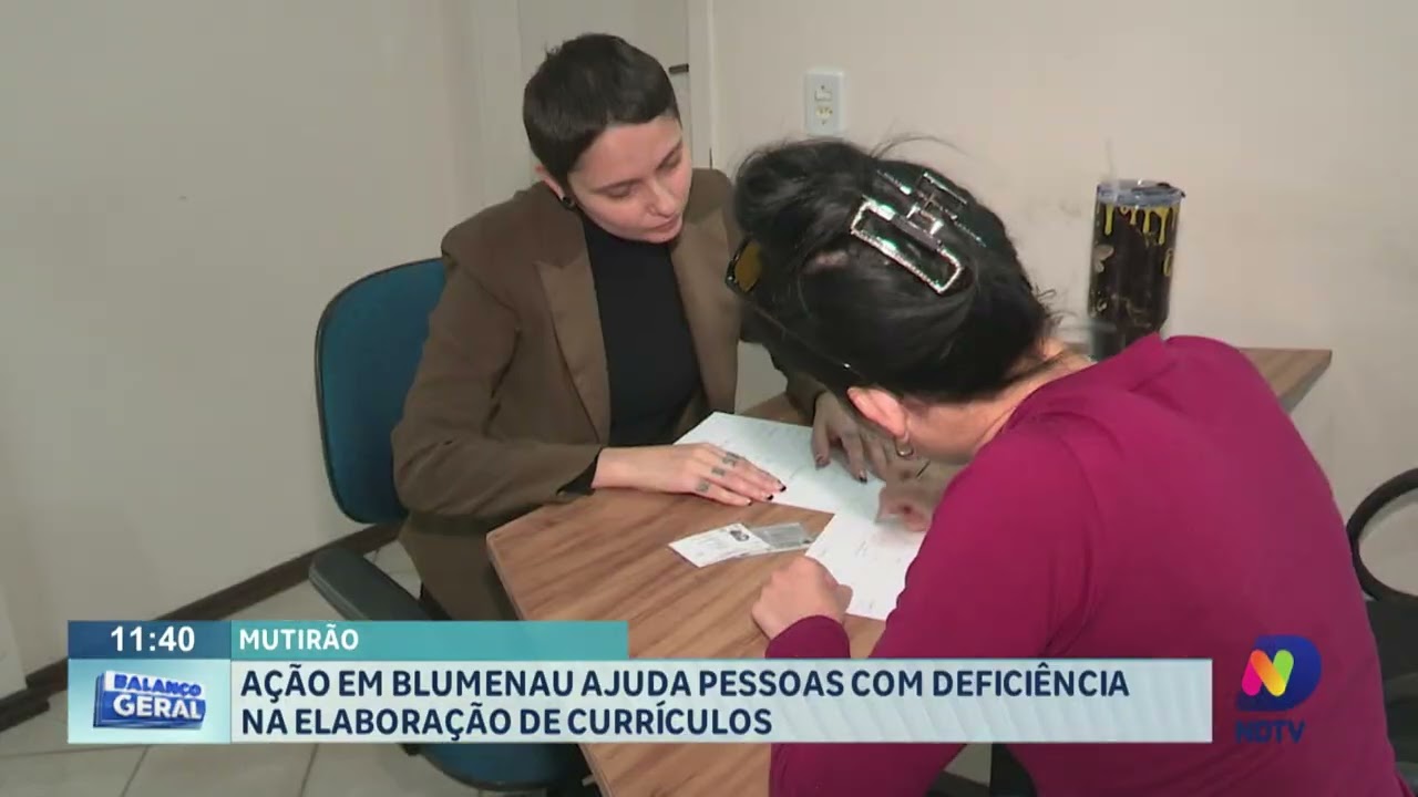 Mutirão: ação em Blumenau ajuda pessoas com deficiência na elaboração de currículos