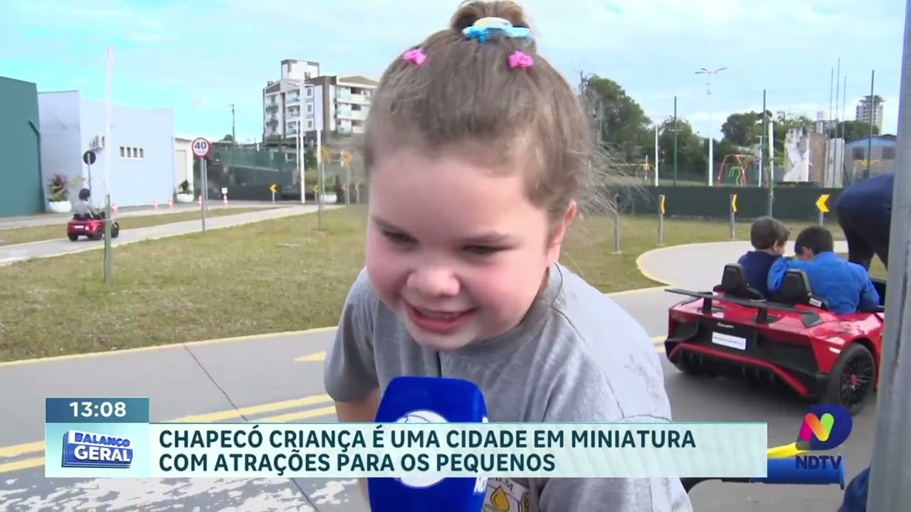 Cidade em miniatura ensina cidadania e trânsito para crianças