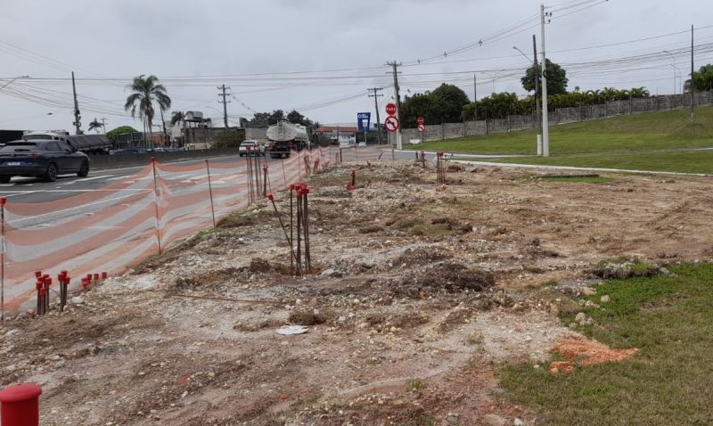 Governo inicia construção de passarela em frente à Multilog