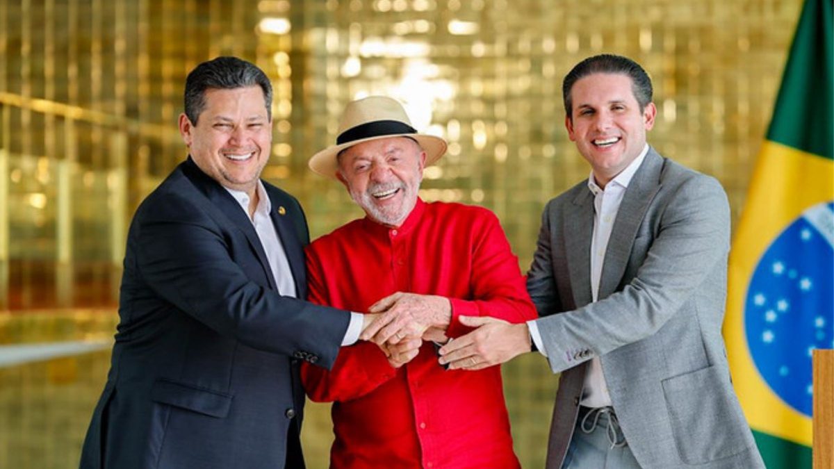 De olho nas eleições, Lula apoia reeleição de Hugo Motta e Alcolumbre para o comando do Congresso em 2027