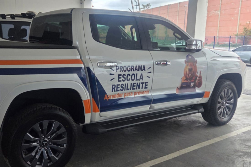 Programa Escola Resiliente recebe viatura para fortalecer ações de prevenção nas escolas
