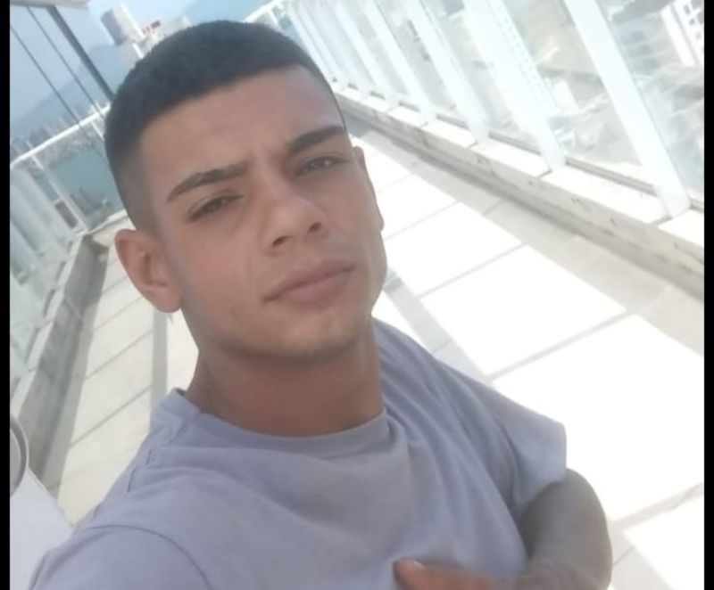 Jovem de 22 anos é morto pela polícia depois de fuga sobre telhados