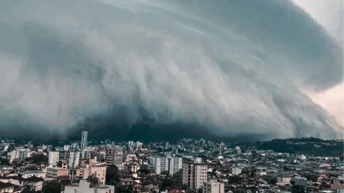 Frente fria intensa pode trazer chuva de até 300 mm e risco de tornados no Sul, alerta meteorologista: 'Situação dramática'