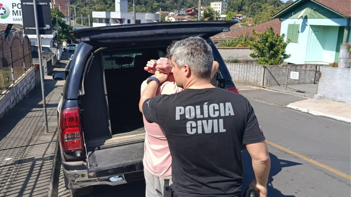 Homem que usava ‘falsa entidade’, poderes e promessa de realizar desejos para aliciar adolescentes e abusá-los sexualmente é preso em SC; entenda o caso