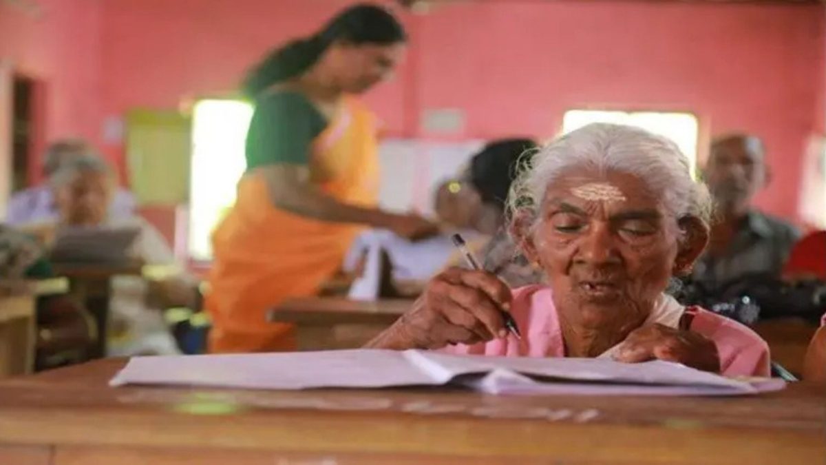 Aos 105 anos, ela voltou a estudar depois de quase um século longe da escola e enfrentou uma prova equivalente à quarta série e surpreendentemente alcançou 100% em matemática