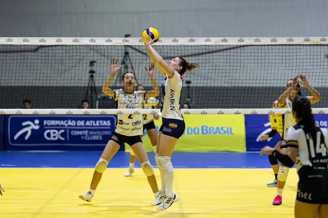 Brusque Vôlei vence Copobras por 3 sets a 0 e encerra sequência no ADR RenauxView com vitória